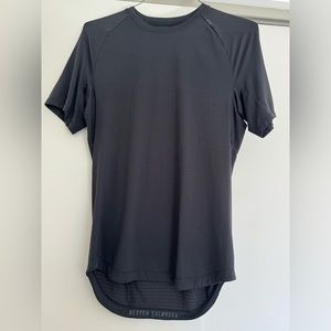 Lululemon Men’s License to Train T - Medium